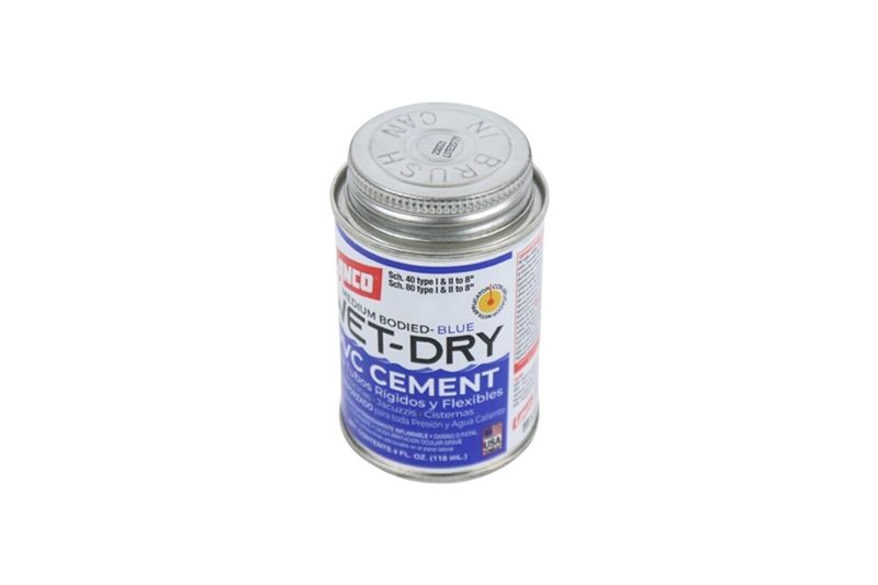 Pegamento cemento PVC Wet Dry azul Lanco de 4 onzas, envase cilíndrico metálico con etiqueta azul y blanca
