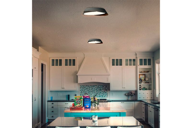 Luminaria plafón LED laquearia negro 54 W 2950 lm 30000 h 100-240 V Tecnolite, dos unidades instaladas en techo de cocina