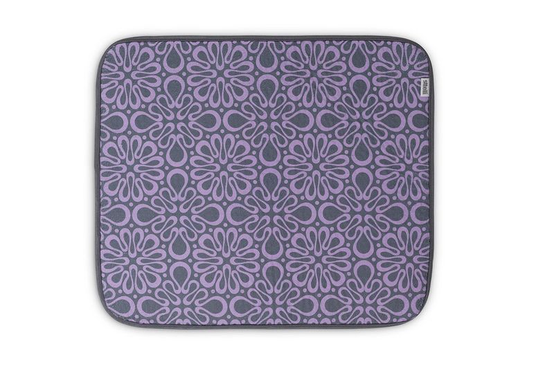 Alfombra de microfibra para escurrir platos lavanda/gris Sttelli, vista superior con diseño ornamental y borde gris