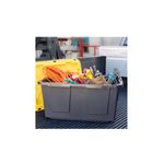 Caja organizadora negro/amarillo de 27 galones GreenMade, abierta y llena de herramientas eléctricas y cables en una