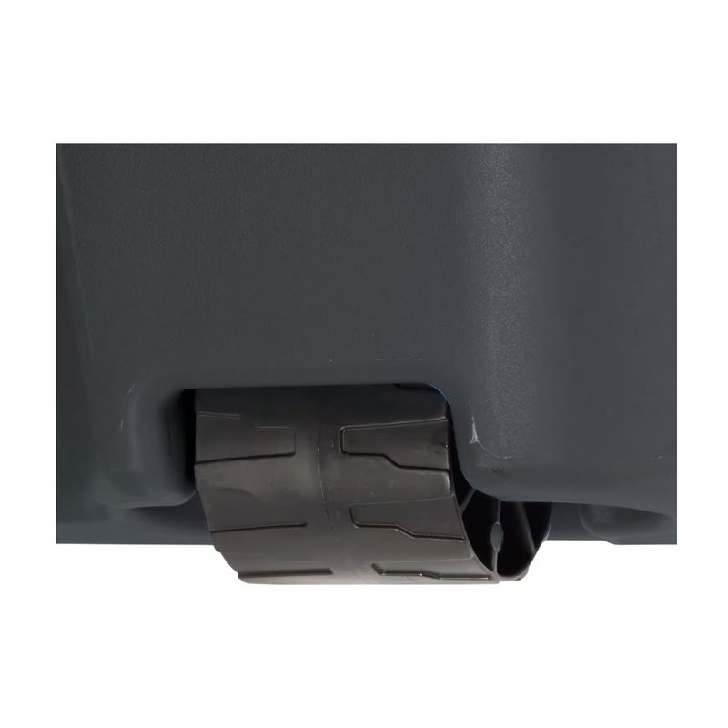 Caja organizadora 45 galones con tapa gris oscuro Sterilite, primer plano de una de sus ruedas negras