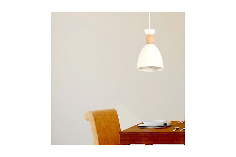 Lámpara colgante blanco 1 luz E27 40 W Ikelite, instalada sobre una mesa de comedor con silla amarilla