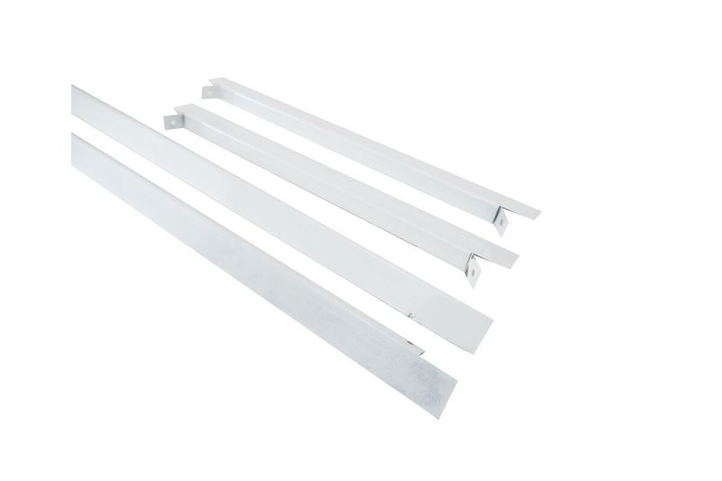 Marco para luminaria troffer 1x4 Ilukon, cuatro perfiles de aluminio blanco dispuestos en paralelo sobre fondo blanco