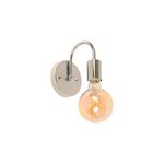 Lámpara de pared cromada 1 luz E27 60 W Designers Lighting, primer plano con bombilla de filamento encendida