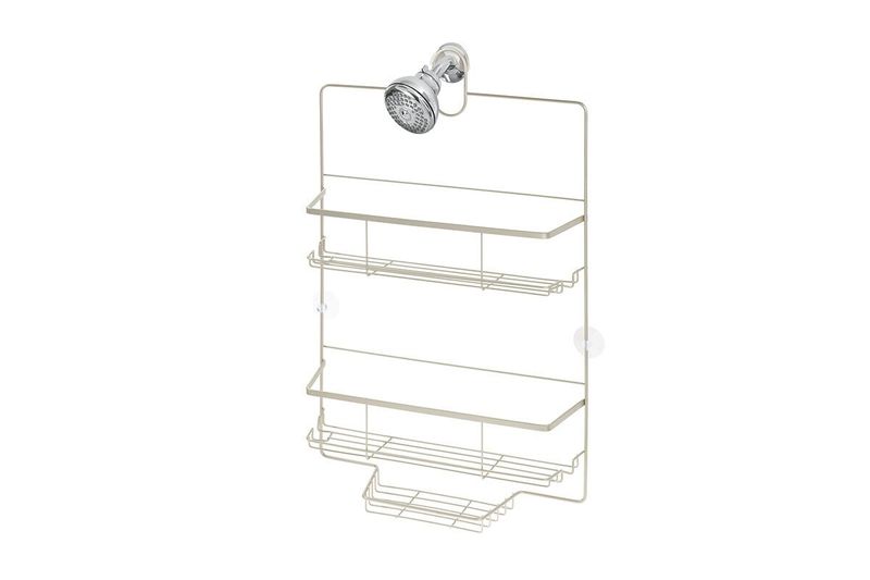 Organizador para baño colgante 2 niveles satín iDesign, vista frontal instalado en cabezal de ducha plateado