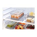 Organizador plástico de cocina transparente/gris Interdesign, varios contenedores con alimentos dentro de un refrigerador