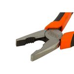 Alicate profesional Black + Decker de 7 pulgadas, primer plano detallado de las mordazas y el área de corte