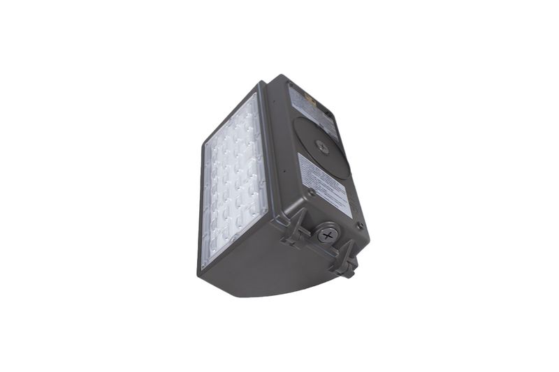 Luminaria Wall Pack LED 28 W 3640 lm 6500 K 120-277 V Sinsa, vista lateral trasera del cuerpo gris y soporte de montaje
