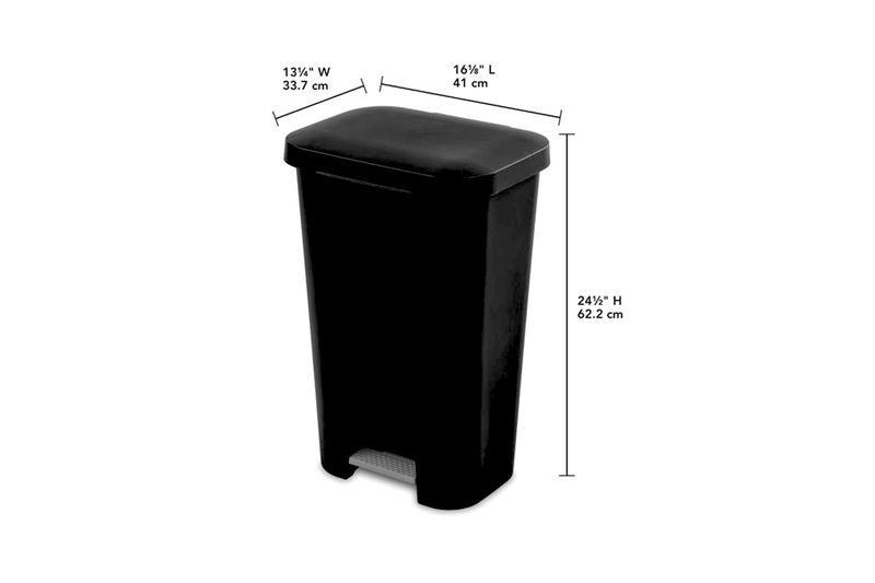 Basurero plástico 45 litros tapa y pedal negro Sterilite, con líneas y cifras de medidas de ancho, largo y alto