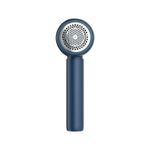 Removedor de pelusas recargable Black+Decker, vista frontal del dispositivo en color azul marino con rejilla metálica