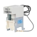 Bobina de cierre 110-127 VAC Eaton, vista lateral detallada de la etiqueta y cables de conexión