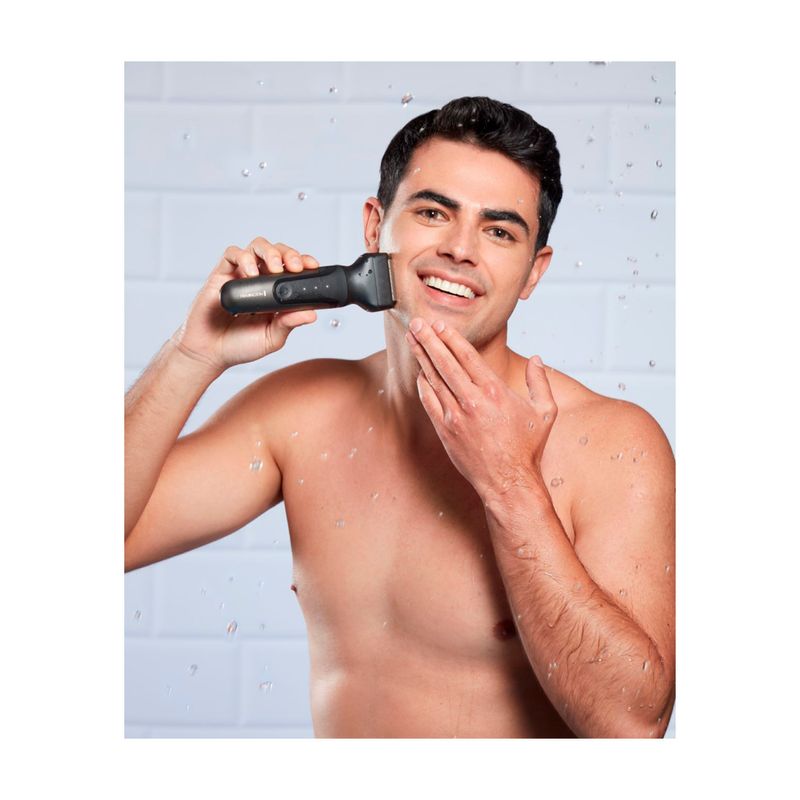 Kit afeitadora multifuncional todo en 1 9 pz Remington, hombre utilizándola para afeitar su mejilla