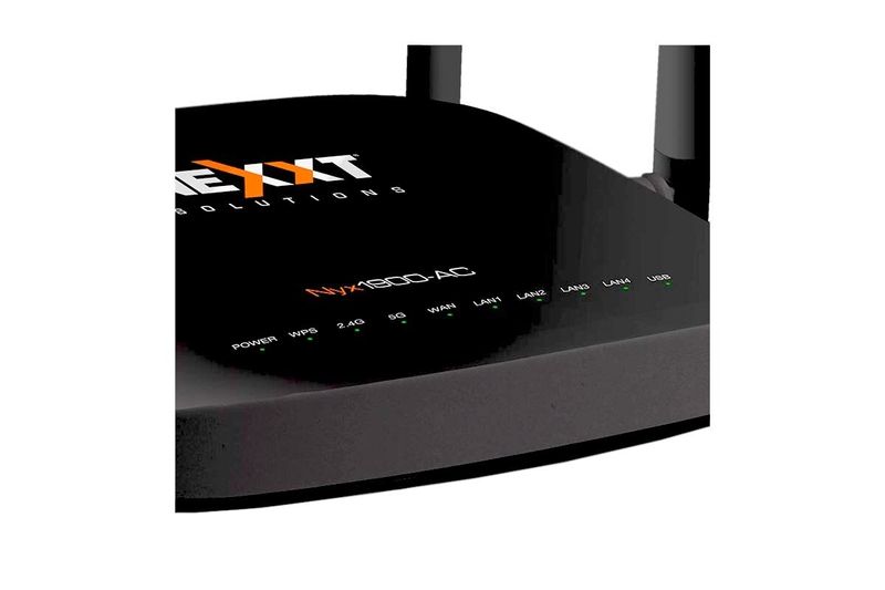 Router inalámbrico 2600 Mbps doble banda Nyx Nexxt, primer plano del panel frontal con luces LED indicadoras encendidas