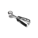Cuchara para helados y galletas negro acero inox OXO, vista lateral completa con mango ergonómico negro y cuerpo metálico