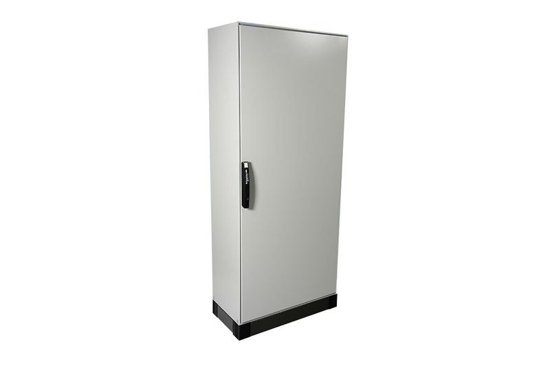 Gabinete metálico Himel IP 66 Schneider Electric de 1200x800x300 mm con fondo falso, vista frontal en ángulo con cerradura