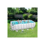 Set de piscina rectangular Steel Power 4.88 m x 2.44 m x 1.22 m Bestway, instalada en jardín con familia nadando y escalera