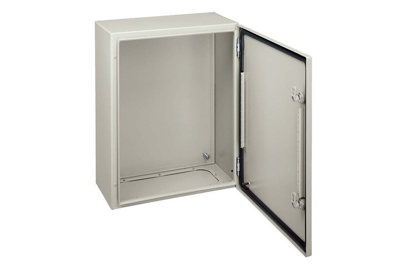 Gabinete metálico Himel IP 66 Schneider Electric de 500x400x200 mm con fondo falso, vista frontal abierta en color gris