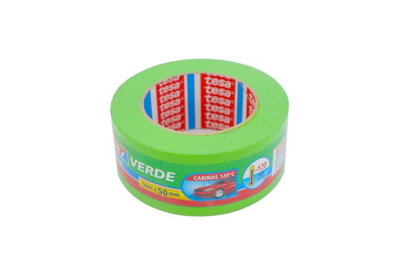 Cinta de enmascarar verde automotriz 50 m x 50 mm Tesa, primer plano del rollo con etiqueta y detalles técnicos