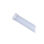 Luminaria LED lineal Eco 16W DL Sylvania, vista en ángulo del cuerpo alargado y difusor blanco