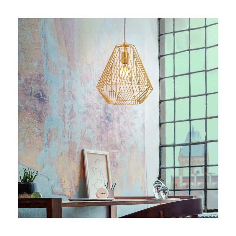 Lámpara colgante Stype 1L E27 IP20 dorado Eglo, instalada en un ambiente moderno sobre un escritorio frente a un ventanal