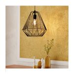 Lámpara colgante Stype 1L E27 IP20 negro Eglo, instalada y encendida en un ambiente con pared amarilla y decoración