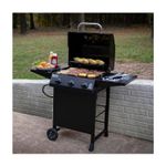 Barbacoa de gas 3 quemadores acero inox negro American Gourmet Char-Broil, encendida cocinando carnes y mazorcas