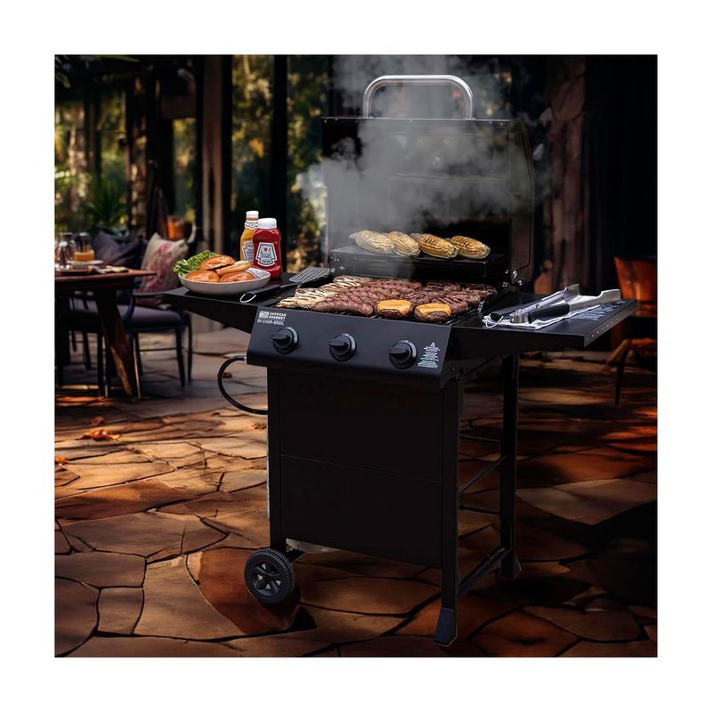 Barbacoa de gas 3 quemadores acero inoxidable negro American Gourmet Char-Broil, con carnes y mazorcas cocinándose