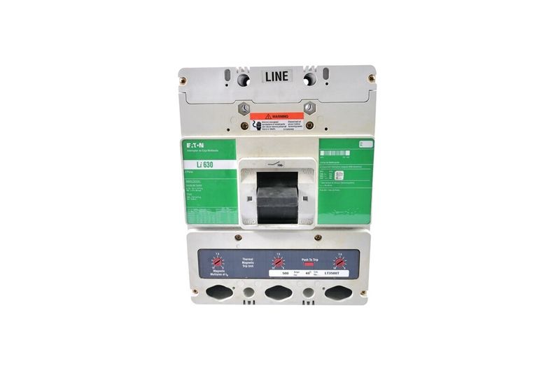 Main breaker 3P LI Eaton de 500 amp, vista frontal detallada con etiquetas técnicas y palanca de accionamiento negra
