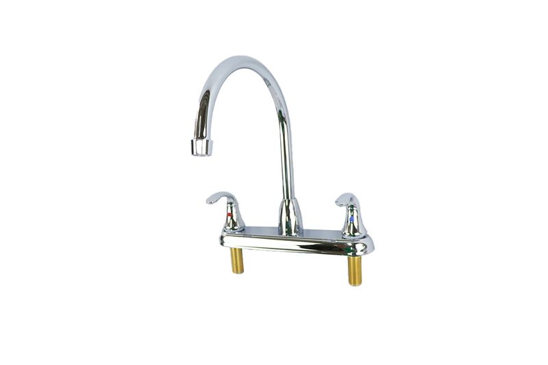 Llave para pantry doble manija chroma Corona de 8 pulgadas, vista frontal con cuello de ganso y conectores dorados
