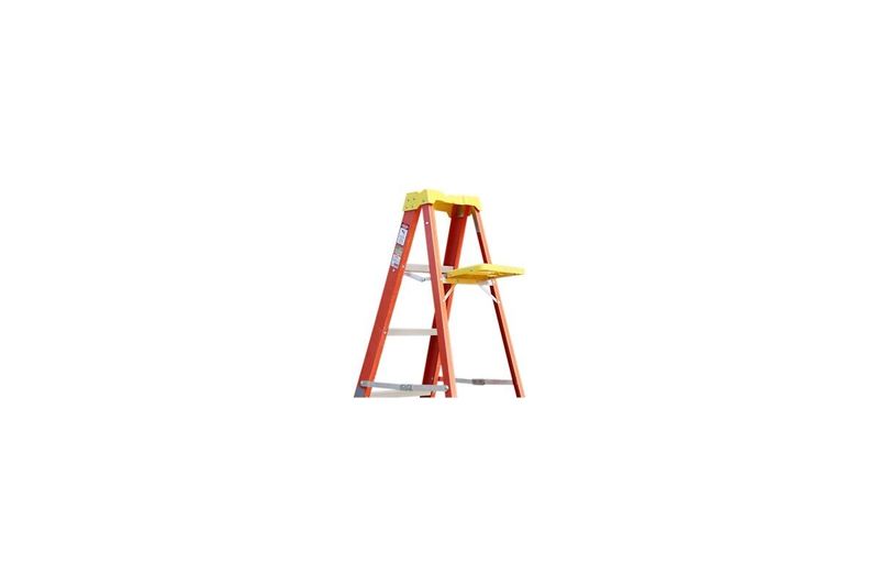 Escalera tijera fibra de vidrio Steel Grip de 6 pies, 102 kg y tipo II, vista frontal abierta con peldaños naranjas