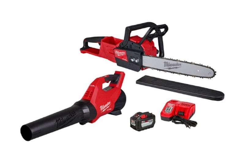 Kit motosierra y sopladora 16 pulgadas 40 CC M18 Fuel Milwaukee, equipo rojo con batería, cargador y funda de espada