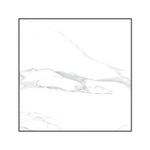 Porcelanato 90x90 Aurora Blue pulido Geotiles, pieza cuadrada blanca con vetas en tonos azul y gris