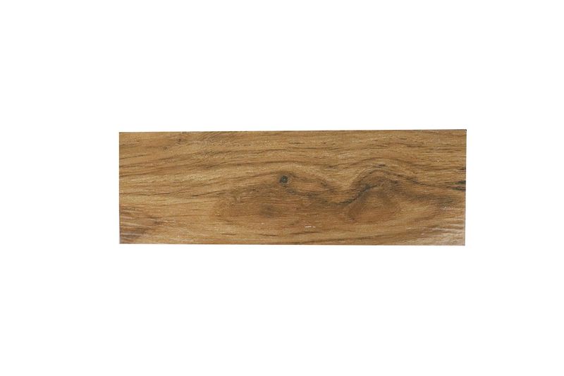 Baldosa 20 x 60 madera olivo brillante Hispacensa, vista frontal de una sola pieza con vetas naturales de madera