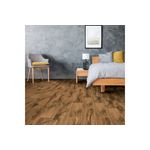 Baldosa 20 x 60 madera olivo brillante Hispacensa, instalada en piso de habitación con cama y silla