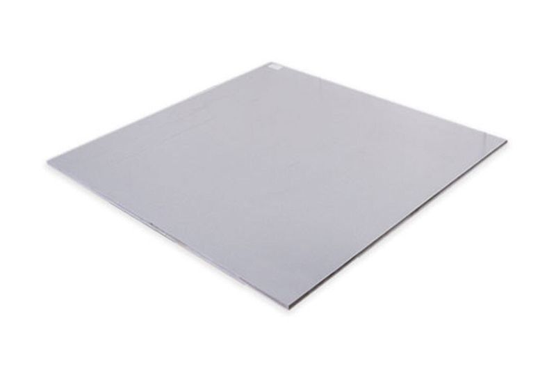 Porcelanato 59.3 x 59.3 Element gris claro Lamosa, vista aérea en ángulo de la pieza cuadrada con acabado mate