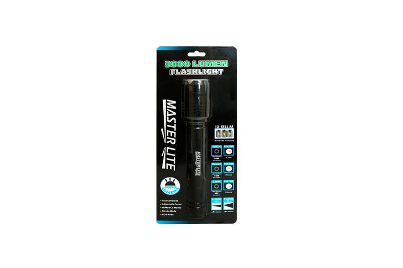 Linterna de mano 3000 lumen Master Lite, producto en su empaque con tabla de modos de iluminación y especificaciones