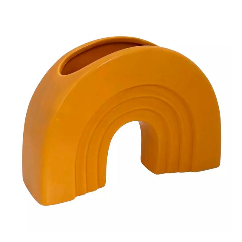 Florero decorativo 23 x 7 x 17 cm amarillo Concepts, vista frontal del diseño en forma de arco con relieve