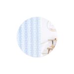 Cortina de baño con aros 13 piezas azul/celeste PEVA CHD Home, instalada en baño junto a tina y muebles de madera