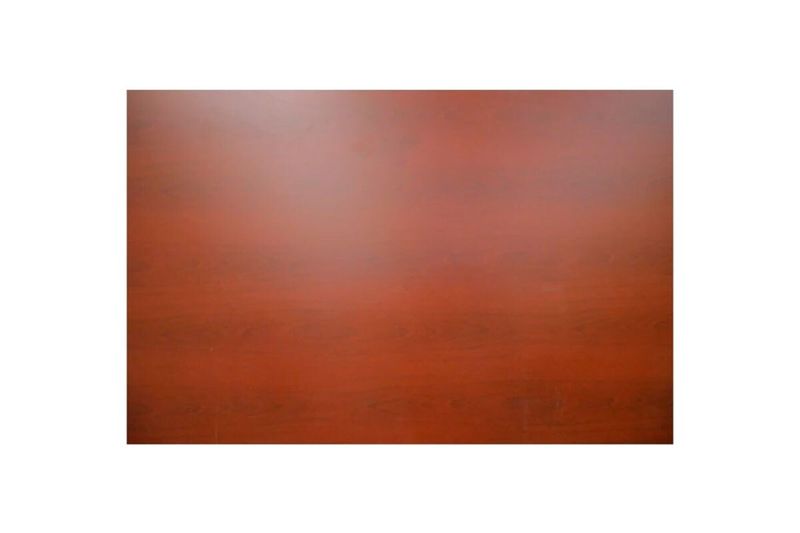Melamina 6 x 8 x 15 mm cedro P055 Sinsa, muestra frontal de la superficie con textura de madera rojiza