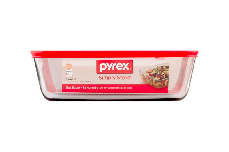 Contenedor hermético vidrio rectangular tapa 11 tz Pyrex, vista frontal con tapa roja y etiqueta informativa