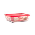 Contenedor hermético vidrio rectangular tapa 11 tazas Pyrex, vista frontal con tapa roja y etiqueta en el envase