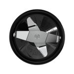 Licuadora vaso vidrio 1.5 l 700 W Black+Decker, vista cenital detallada de las cuchillas metálicas y la base negra