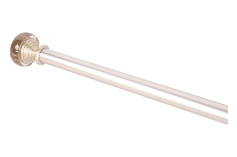 Cortinero 48x86 1 pulgada Bina Rods Silver CHD Home, primer plano del extremo con remate esférico transparente