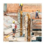 Generador 5.5 kVA 10 HP Thunder arranque manual Evans, trabajadores utilizando equipo en una obra de construcción