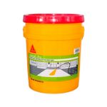 Antisol GP Cub de 18.9 kg Sika, cubeta amarilla con etiqueta blanca y verde que muestra aplicación del producto