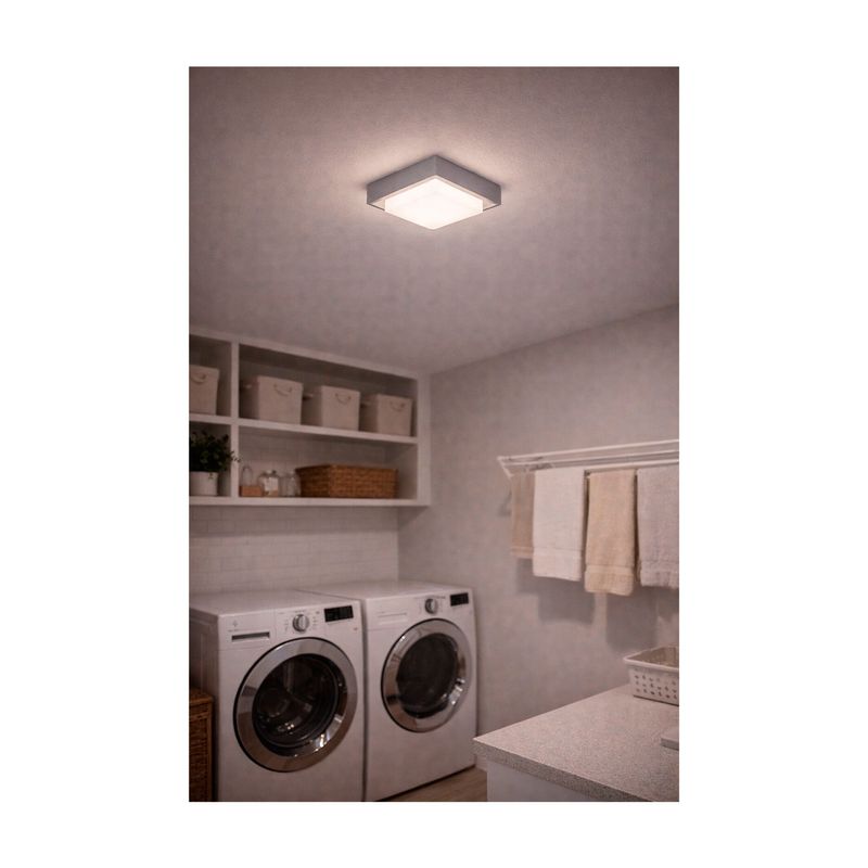 Luminaria plafón para exterior LED Okab I gris 15 W 920 lm 6500 K IP54 127 V Tecnolite, instalada y encendida en lavandería