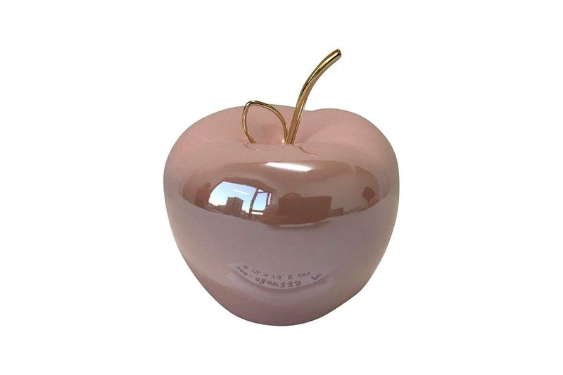 Figura decorativa forma de manzana 12 x 13.5 cm Santini, detalle de la base con códigos impresos y tallo dorado