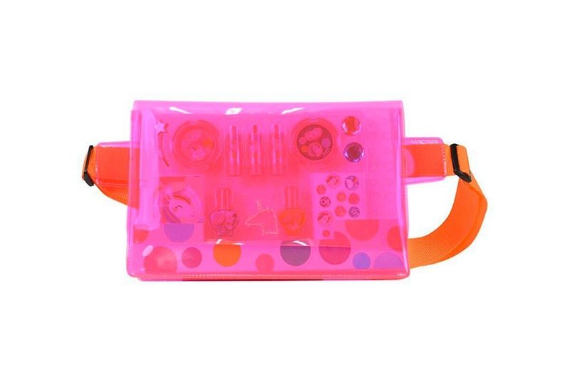 Canguro set de maquillaje para niña rosa Nein Pop Markwins, vista frontal abierta con cosméticos en su interior