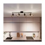Luminaria spot Palms 4L 25W HV negro Philips, instalada en el techo de una cocina moderna iluminando el área de trabajo
