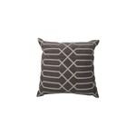 Cojín decorativo 45x45 cm gris Concepts, vista frontal con patrón geométrico de líneas claras entrelazadas